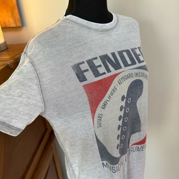 Lucky Brand ~ Fender Decal Tee ~ S - Picture 2 of 9